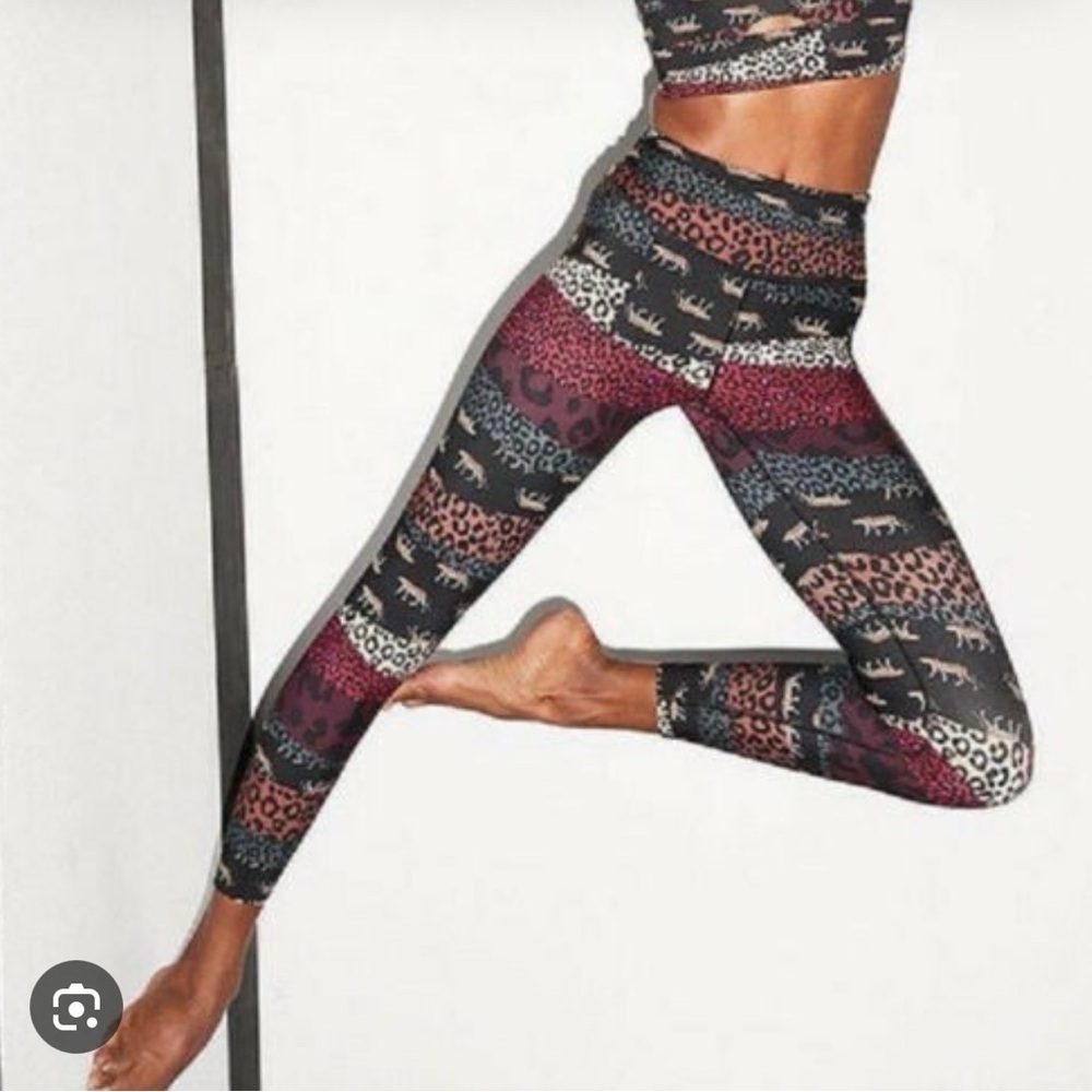 Victoria's Secret Sport Leggings Size L Pink and Black Leopard print
